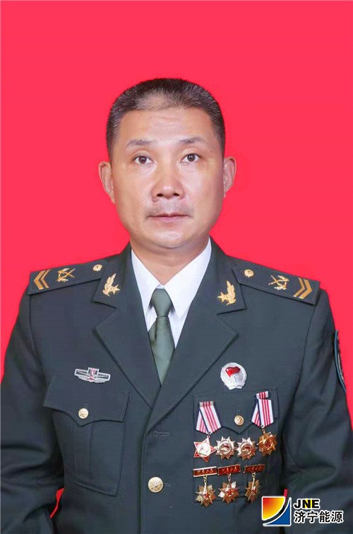 《安居煤矿稿件：【发现榜样】从钢铁卫士到“铁面包公”（桂镇）》1.jpg