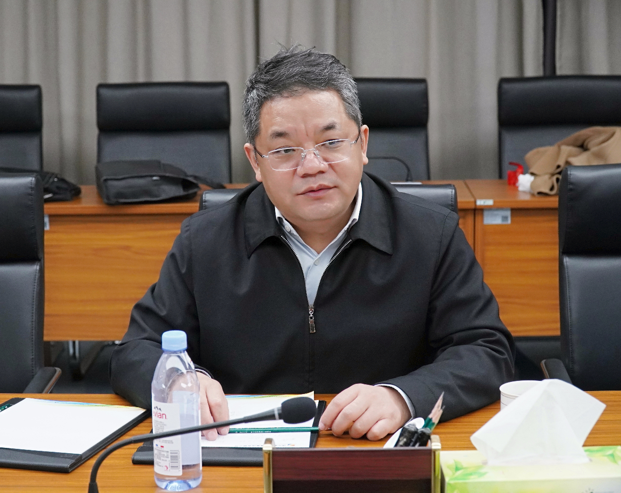 魏洪波一行到集团公司考察调研1.jpg