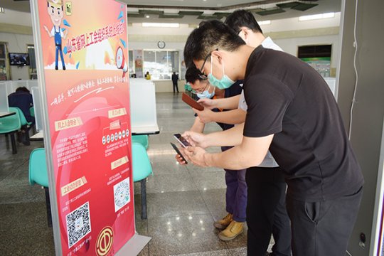 运河煤矿组织开展“山东省网上工会系统”宣传推广活动  激发工会活力