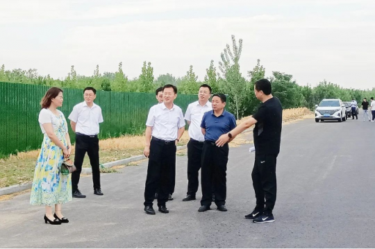 王崇景到济宁经开区对接产业项目合作